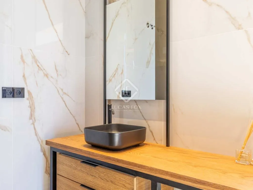 Bathrooms - Luxury Villa with Sea View in La Nucía