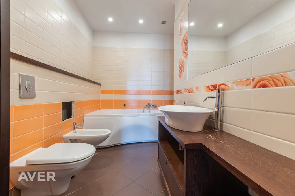 Salles de bain - Renovated Apartment with Panoramic View in Torņakalns