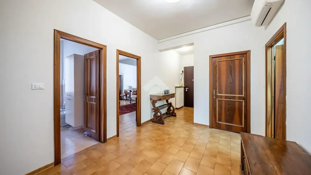 Entrée - Spacious Apartment with Garage in Rubiera Centre