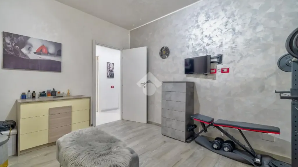 Chambres - Rear-Facing Apartment with Balcony in Civitavecchia