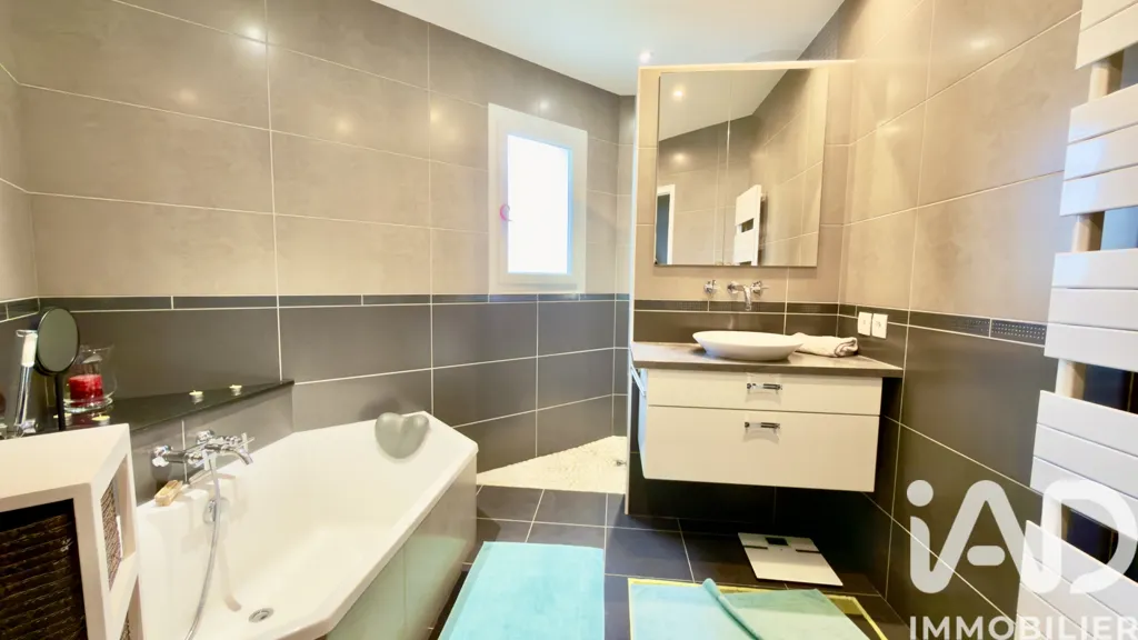 Vannitoad - Contemporary House with Pool in Aude