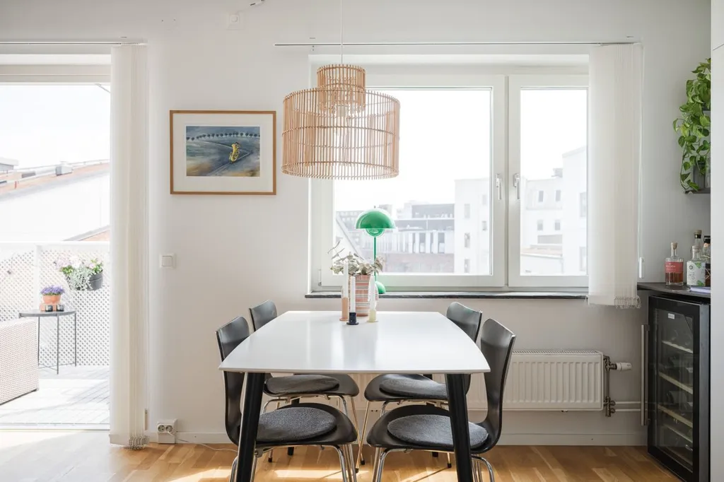 Dining Room - Apartment with South-Facing Balcony in Västra Hamnen