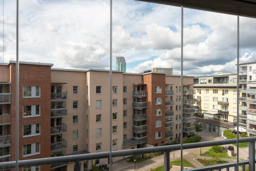 Rõdu - Modern Flat with Balcony on Södra Ringvägen