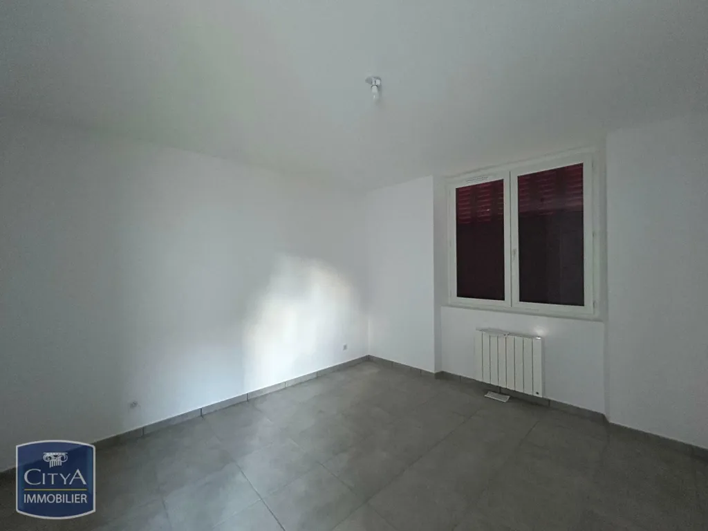 Pièces - Appartement Rénové 4 Pièces à Ingré