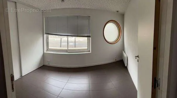 Bureau - Local Mixte avec Salle d'Archivage dans le Quartier Hauts-Pavés à Nantes