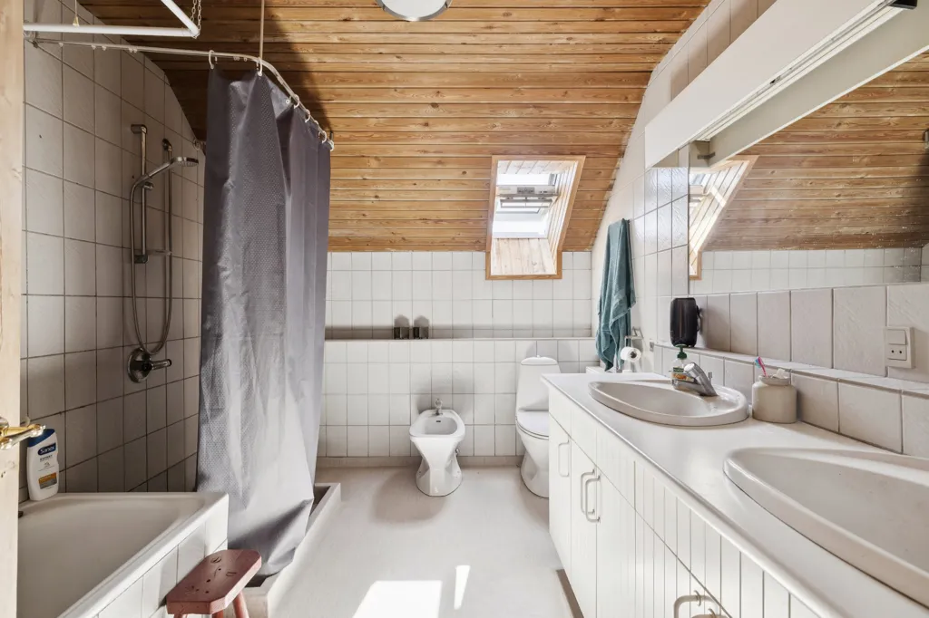 Salles de bain - Villa with Potential for Expansion in Hadsund