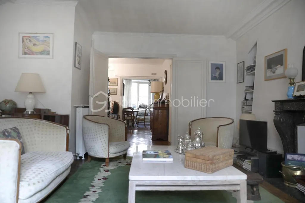 Séjour - Appartement Luxe avec Triple Exposition à Paris