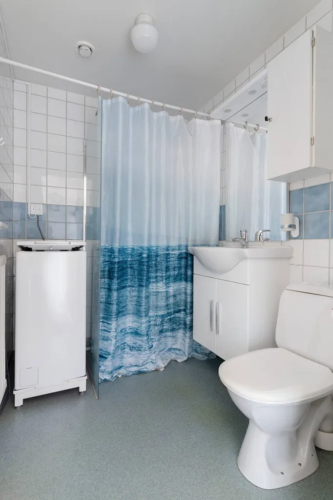 Vannitoad - Apartment with Balcony in Stavre, Trollhättan