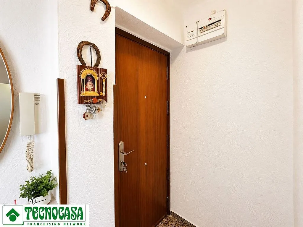 Entrée - Apartment with Air Conditioning in City Centre