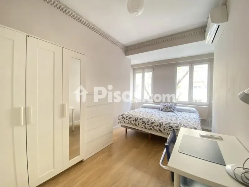 Chambres - Furnished Flat with Terrace in Chamberí