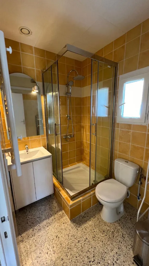 Salles de bain - Maison Rénovée avec Piscine près des Plages