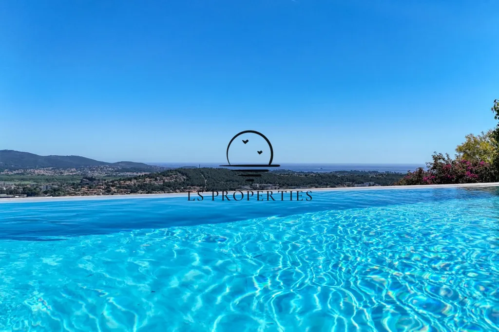 Piscine - Villa avec Vue Panoramique sur la Mer à Saint-Mandrier