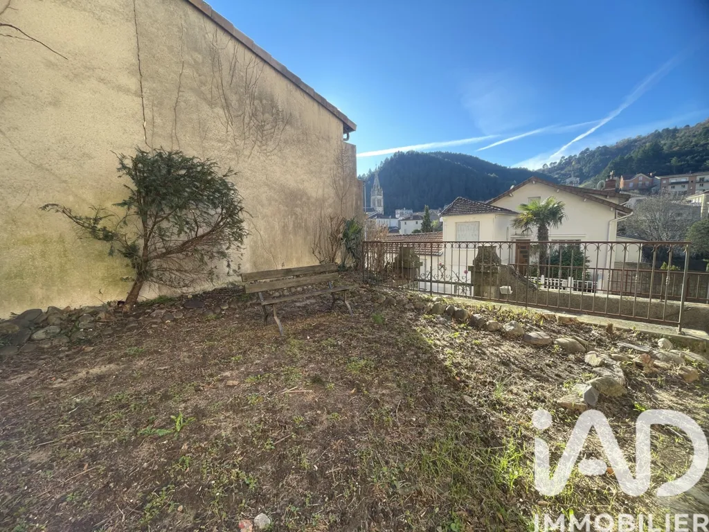 Garden - Bright Apartment with Balcony in Vals-les-Bains
