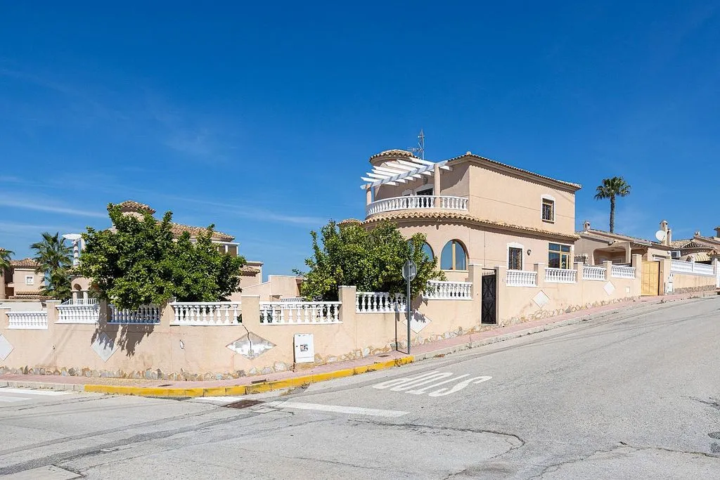 Välivaade - Spanish-Style Villa with Pool in Benijofar