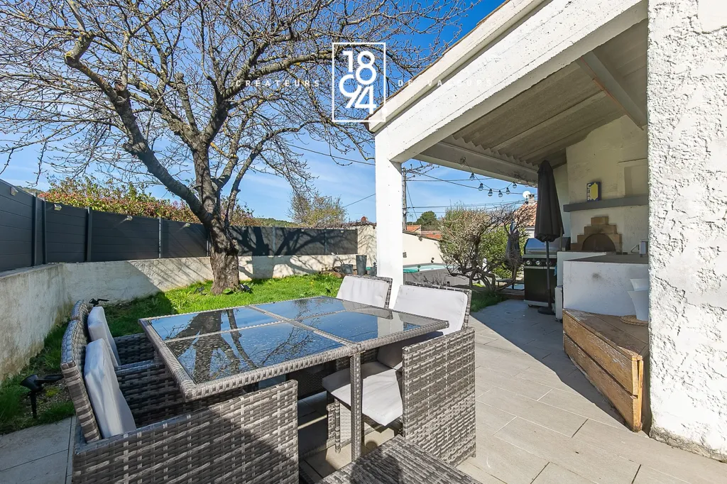 Terrasse - Maison de Caractère avec Piscine à Gardanne