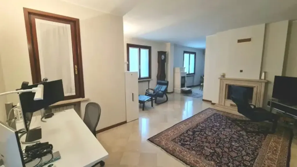 Elutuba - Villa with Garden and Terrace in Curtatone