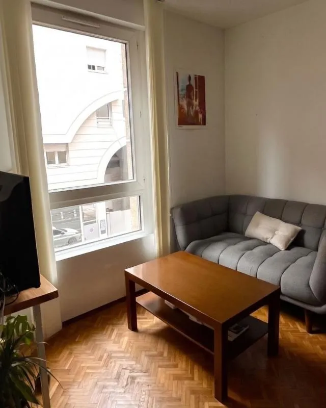 Elutuba - Meubled T1 with Balcony in Lyon 7ème