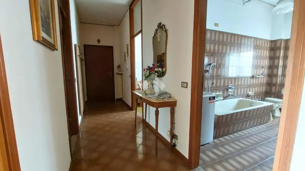 Salles de bain - Three-Bedroom Apartment with Balcony in Vittuone