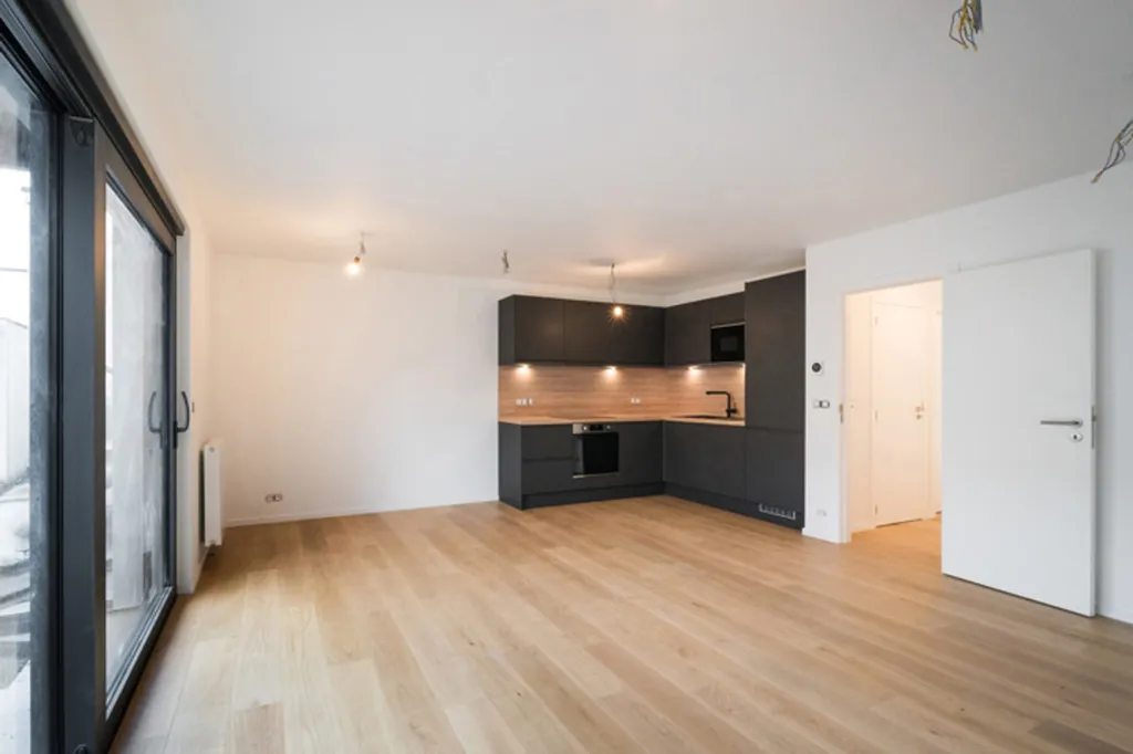 Renovated Flat with Terrace in Town Centre