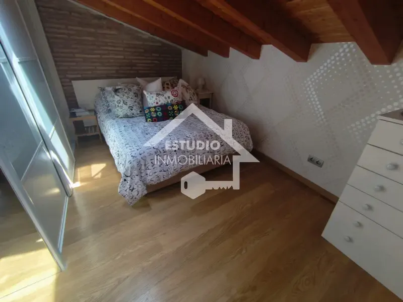 Bedrooms - Modern Loft with Wood Beams in Logroño