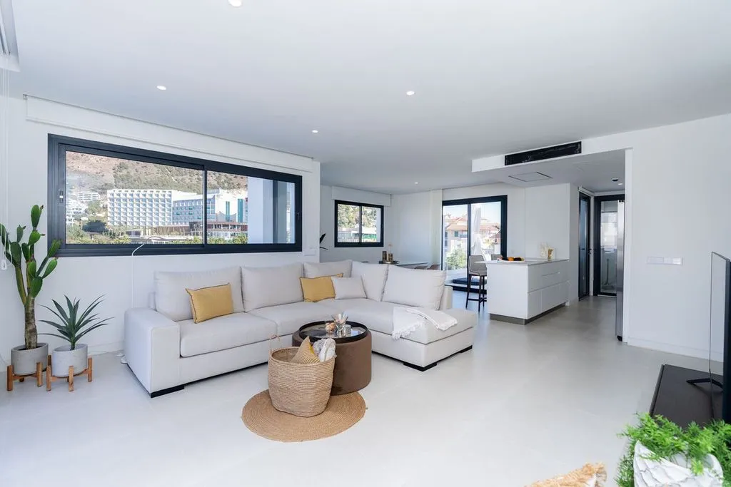Elutuba - Luxury Penthouse with Pool in Fuengirola