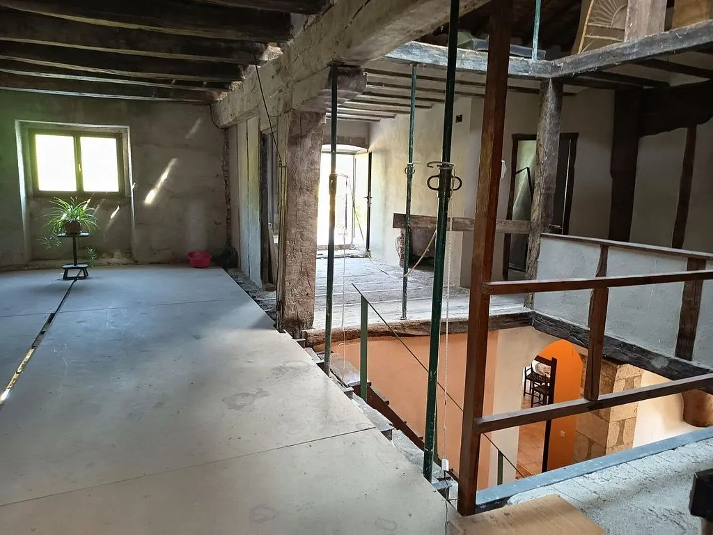 Rooms - Palatial House with Garden in Larumbe
