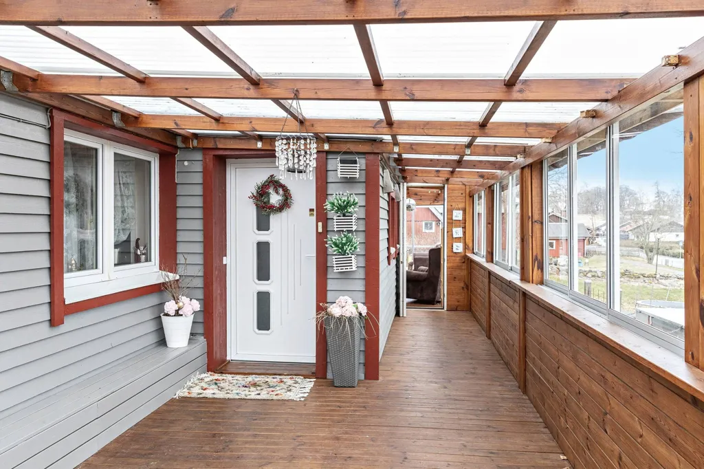 Terrasse - Spacious Villa with Large Garden in Hanaskog