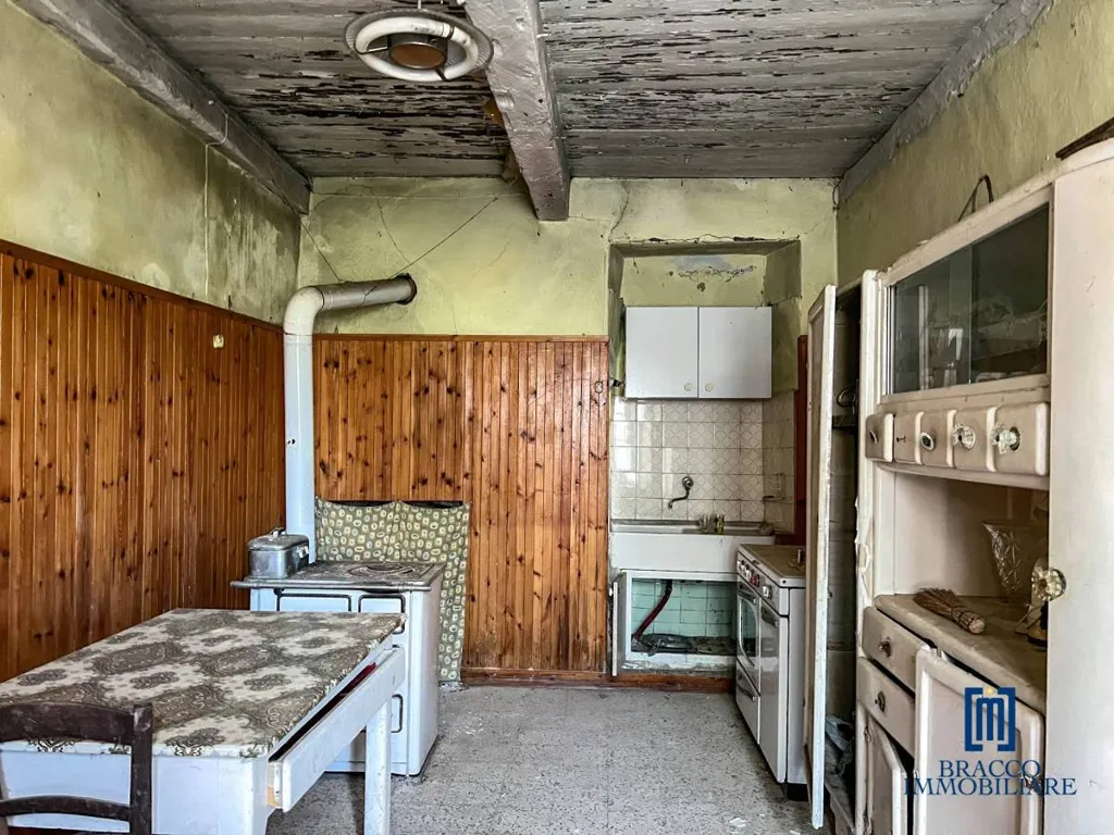 Cuisine - Historic Casale with Panoramic Views in Cortemilia