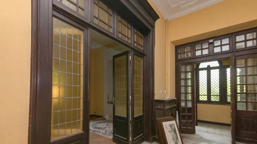 Esik - Art Deco Villa with Garden in Cossato