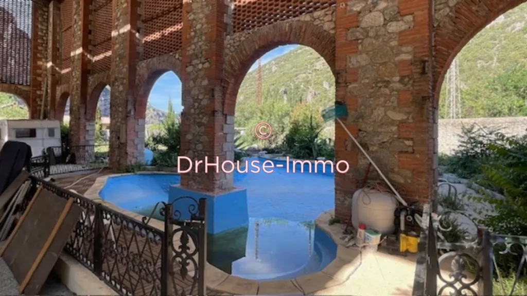 Piscine - Propriété Atypique Isolée près de Perpignan