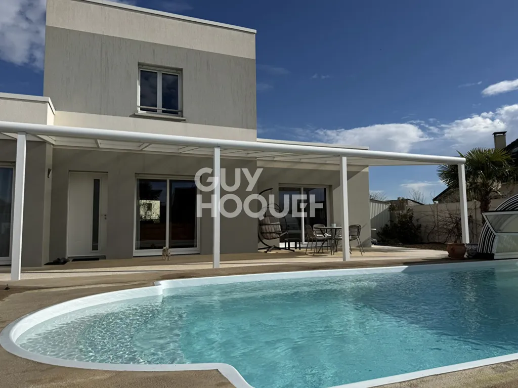 Piscine - Maison architecturale avec piscine à Nice