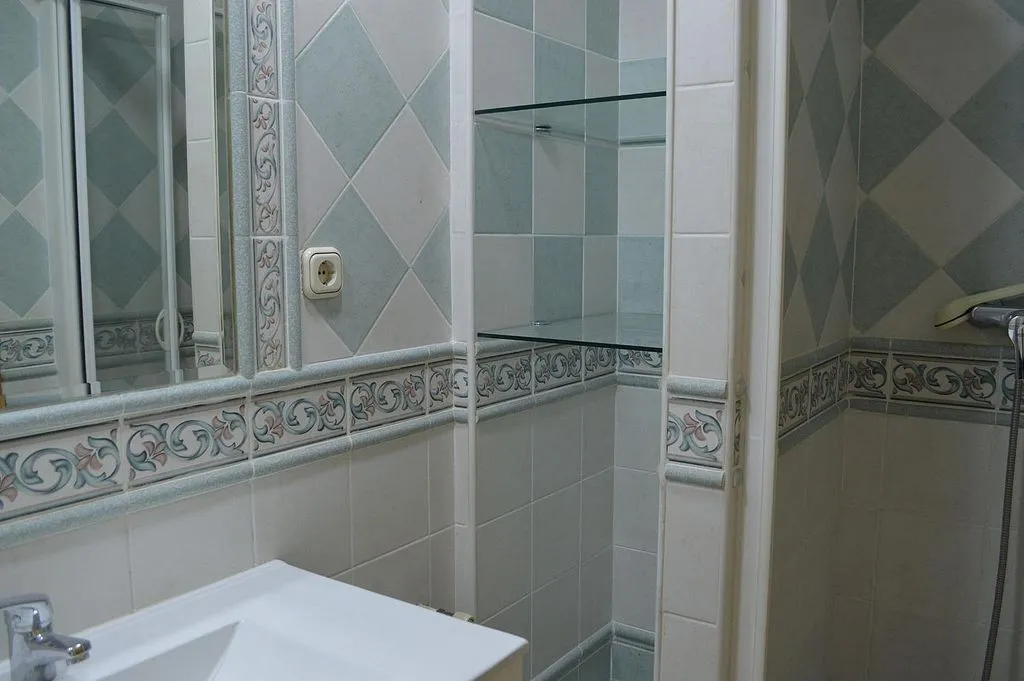 Vannitoad - Amueblated Flat with Balcony in Granada
