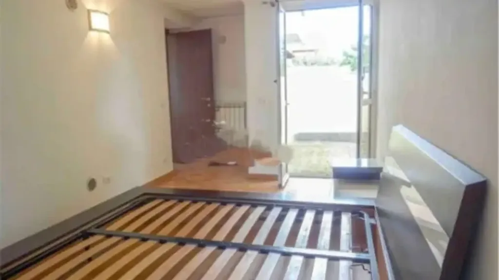 Chambres - Modernised Two-Bedroom Flat with Garden in Rome