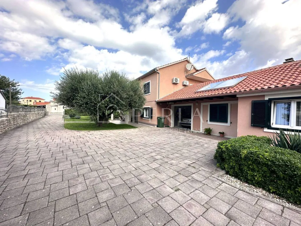 Esterno - Charming Townhouse with Garden in Nin