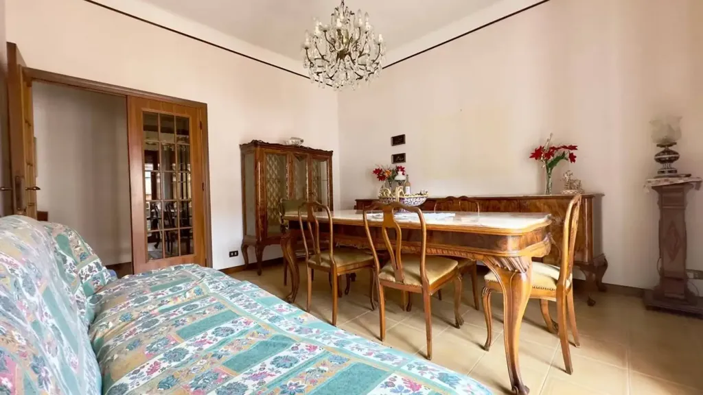 Salle à manger - Four-Bedroom Apartment with Balcony in Ancona