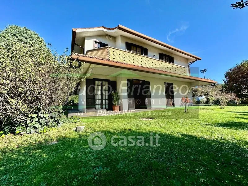 Exterior - Bifamiliar Villa with Garden in Verano Brianza