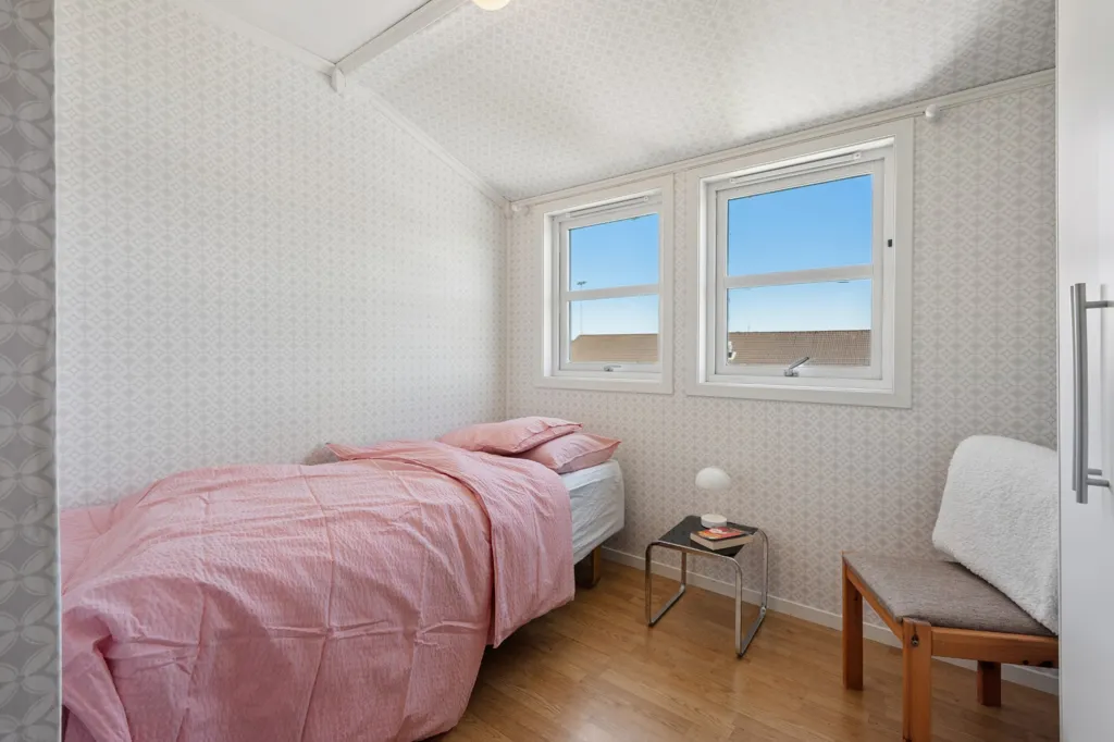 Chambres - Three-Storey Townhouse with Sea View in Sola