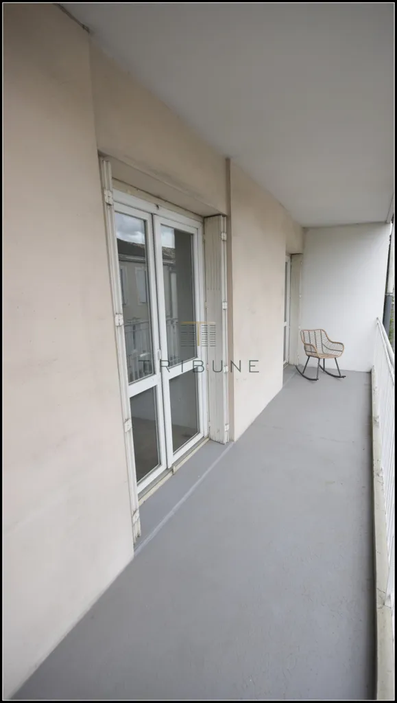 Balcon - Appartement avec Garage et Terrasse dans le Quartier Recherché