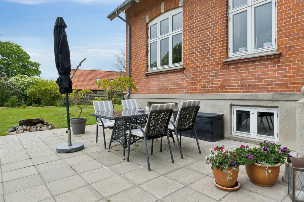 Terrass - Classic Farmhouse with Stable in Kosterslev