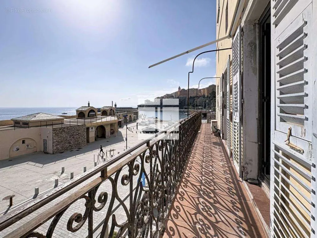 Rõdu - Duplex with Sea View on Quai des Martyrs