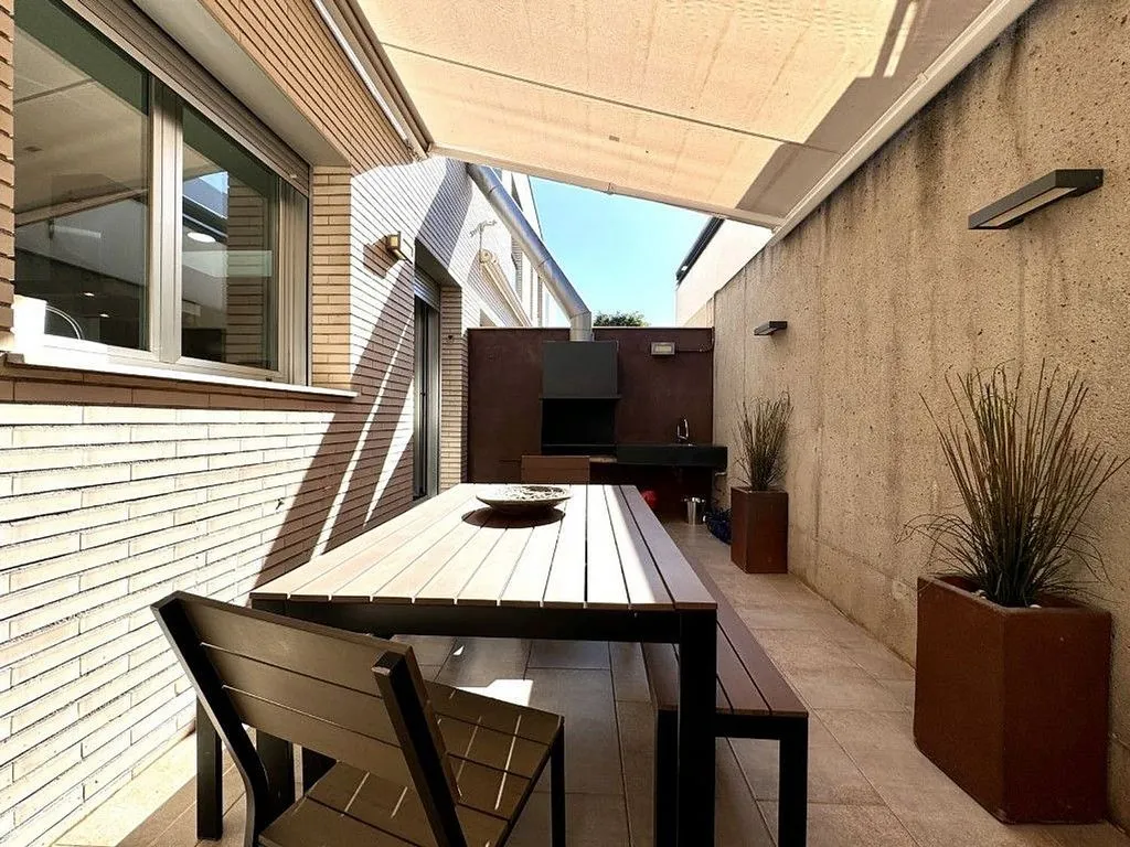 Terrass - Villa with Pool in Residential Area