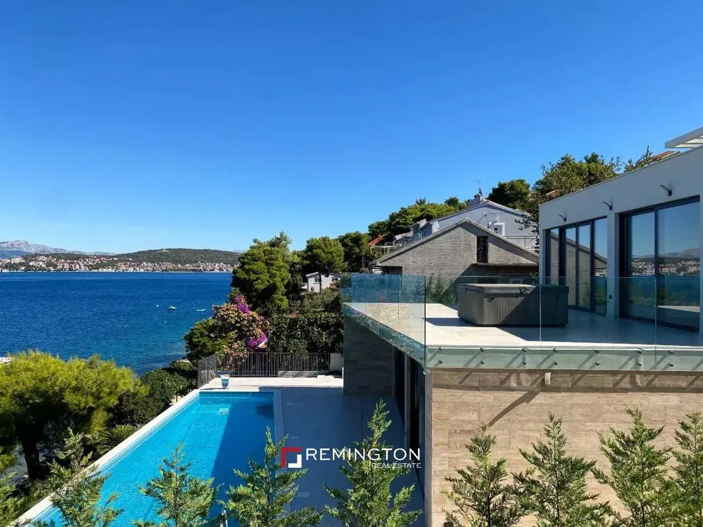 Bassein - Waterfront Villa with Beach Access in Split
