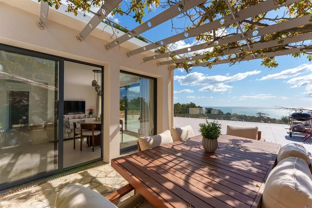 Terrasse - Appartement Contemporain avec Vue Mer à l'Ouest