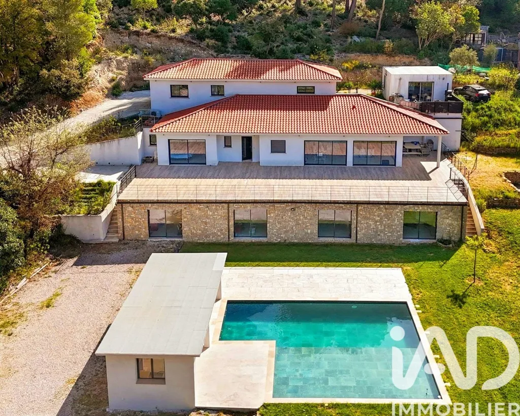 Vue aérienne - Villa Contemporaine avec Vue Panoramique à Gémenos