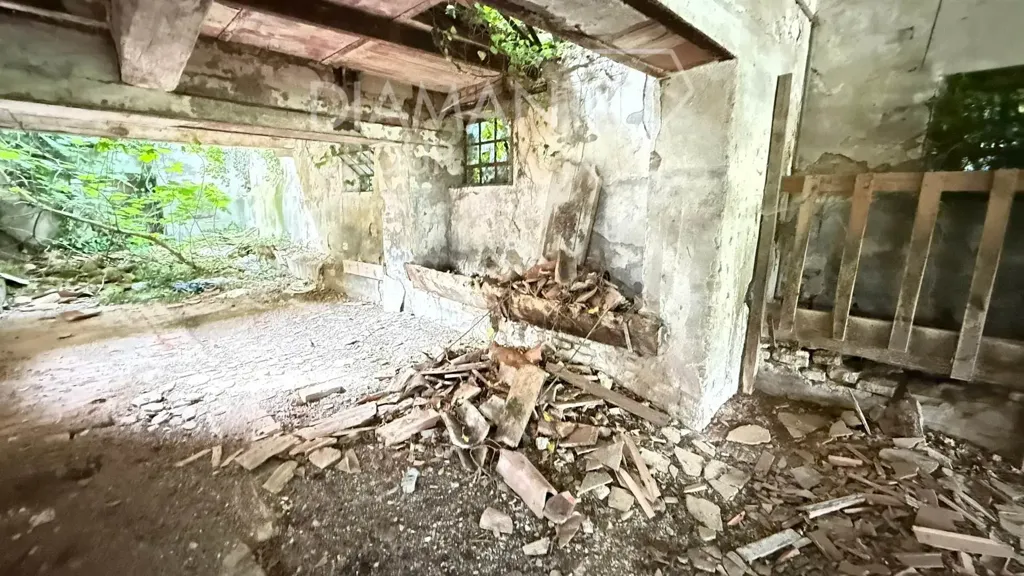 Pièces - Rustic Stone and Brick Farmhouse in Todi