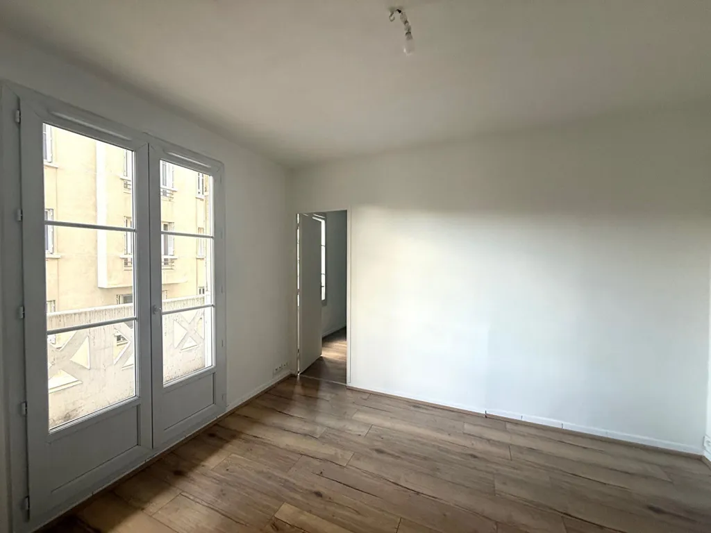 Toad - Refurbished Flat with Balcony in Colombes