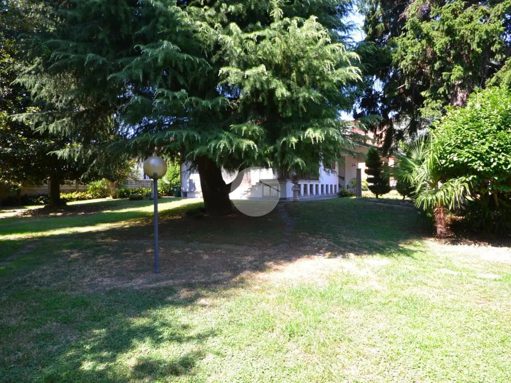 Aed - Detached Villa with Garden in Vittuone