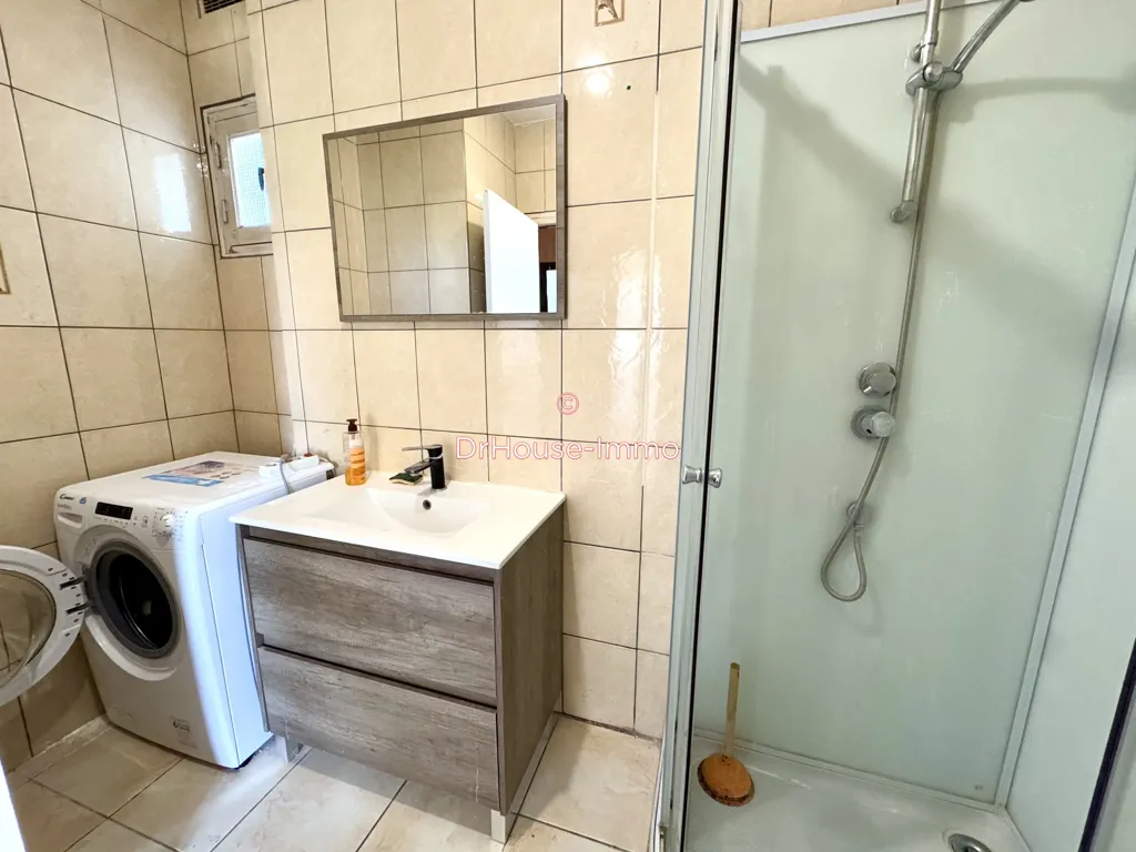 Salles de bain - Ensemble Immobilier avec Deux Habitations à Châlette-sur-Loing