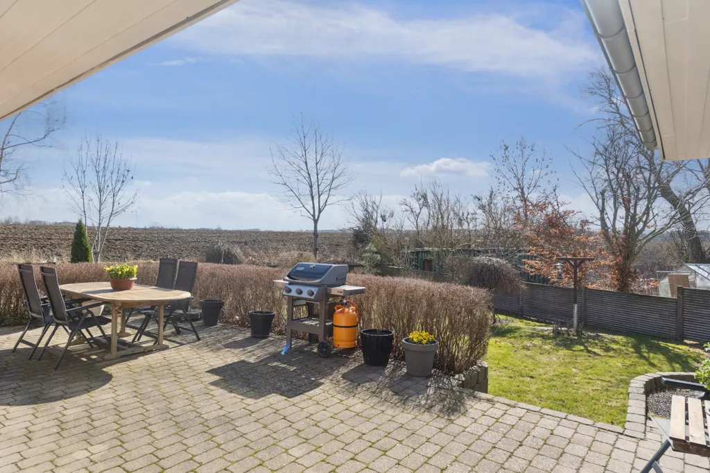 Terrass - Villa with Extensive Views in Hedehusene