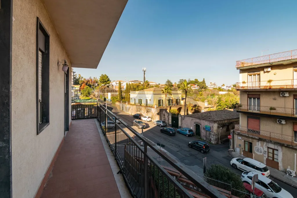 Rõdu - Apartment with Balcony Views in San Giovanni la Punta